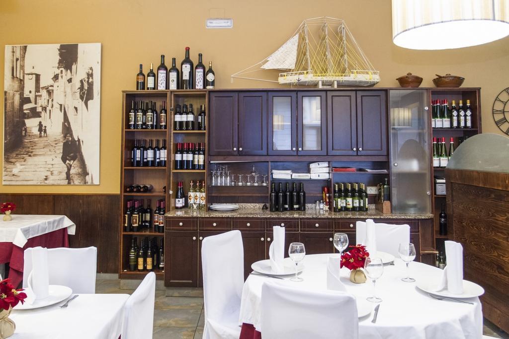 Hostal Restaurante Alarico Allariz Esterno foto