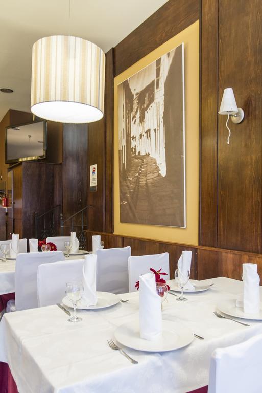 Hostal Restaurante Alarico Allariz Esterno foto