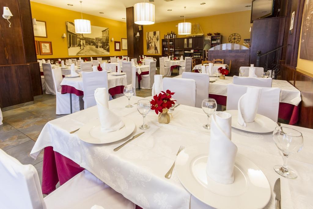 Hostal Restaurante Alarico Allariz Esterno foto